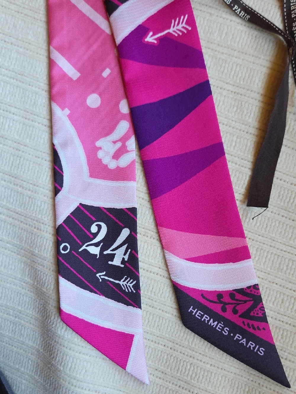 Hermès Pink & Purple Silk Twilly with Graphic Motif - Picture 2 of 6